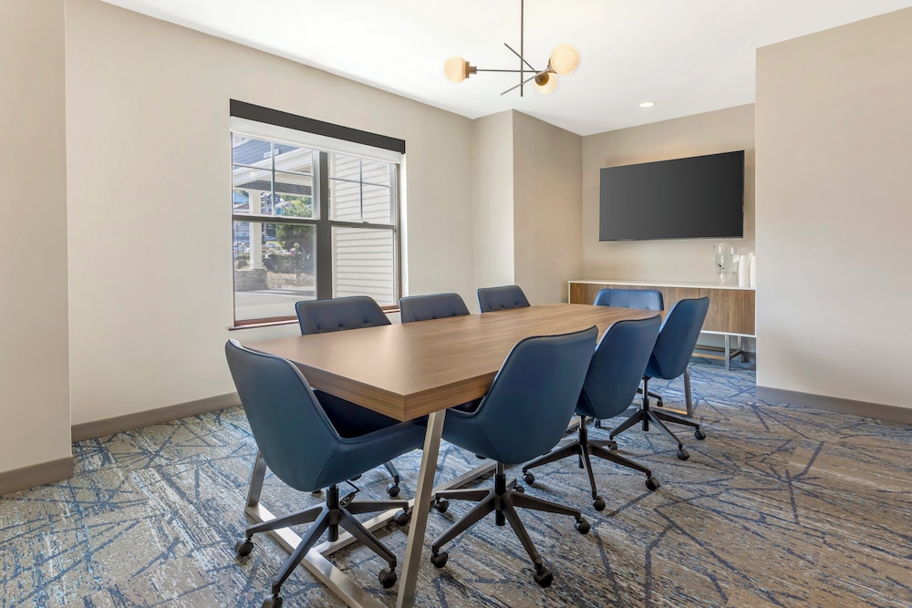 Holiday Inn Express & Suites Astoria by IHG - photo 55