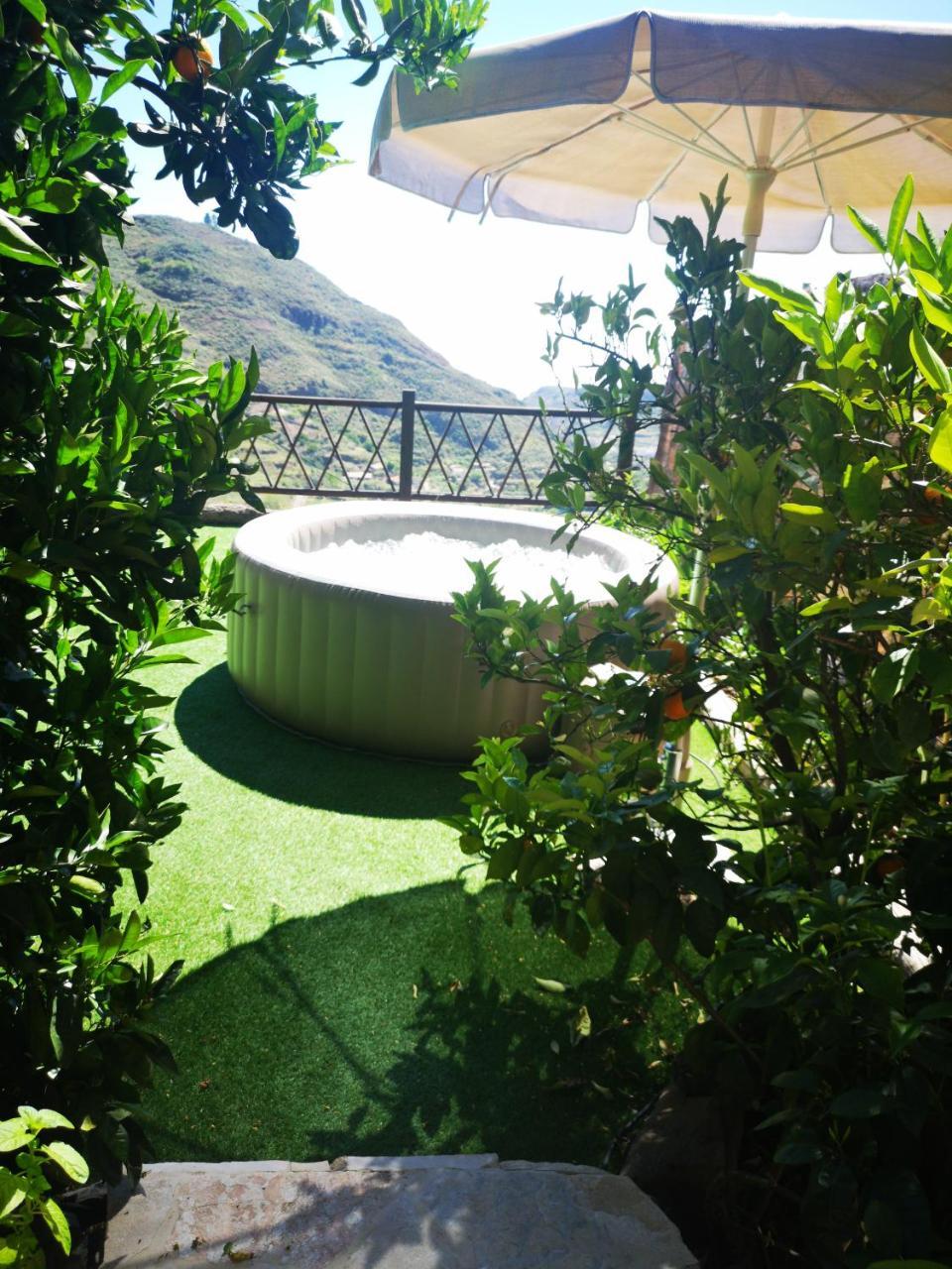 Casa Fuente Hervera — 4-Star Luxury Hotel in Vega De San Mateo, Spain