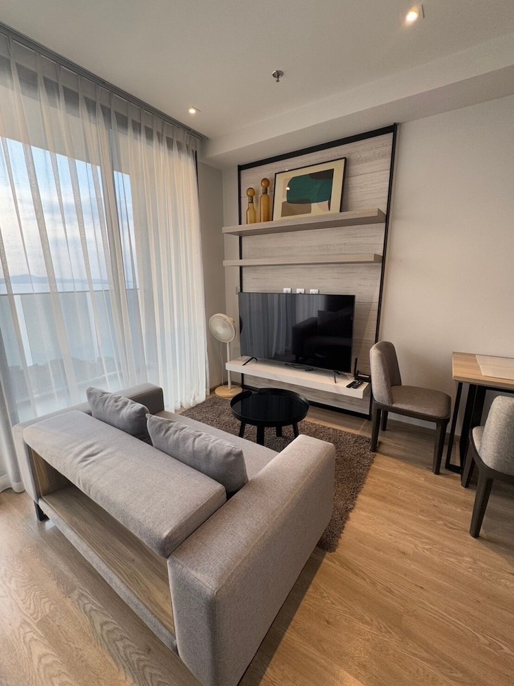Stunning Sea View Condo Next To Beach — 4-Star Luxury Hotel in Pattaya, Thailand