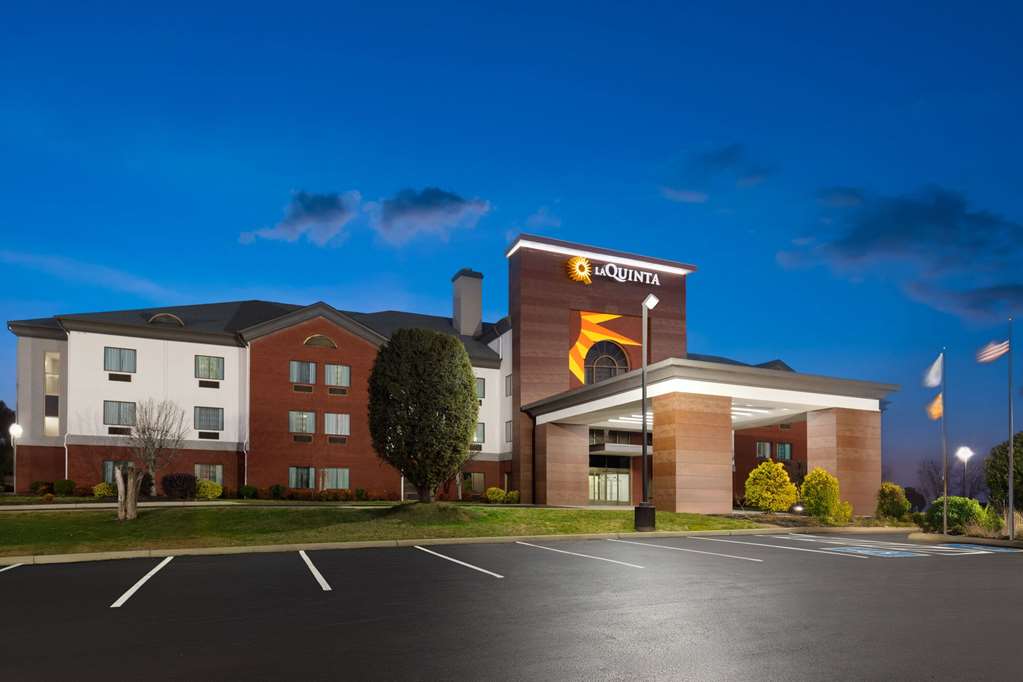 La Quinta Inn & Suites by Wyndham Loudon - photo 10