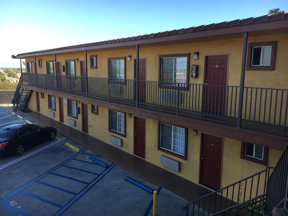 Satellite Motel - photo 30