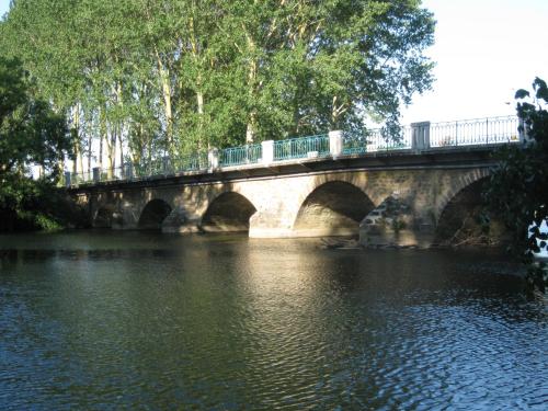Le Petitepinay — hotel in Fresnay-Sur-Sarthe