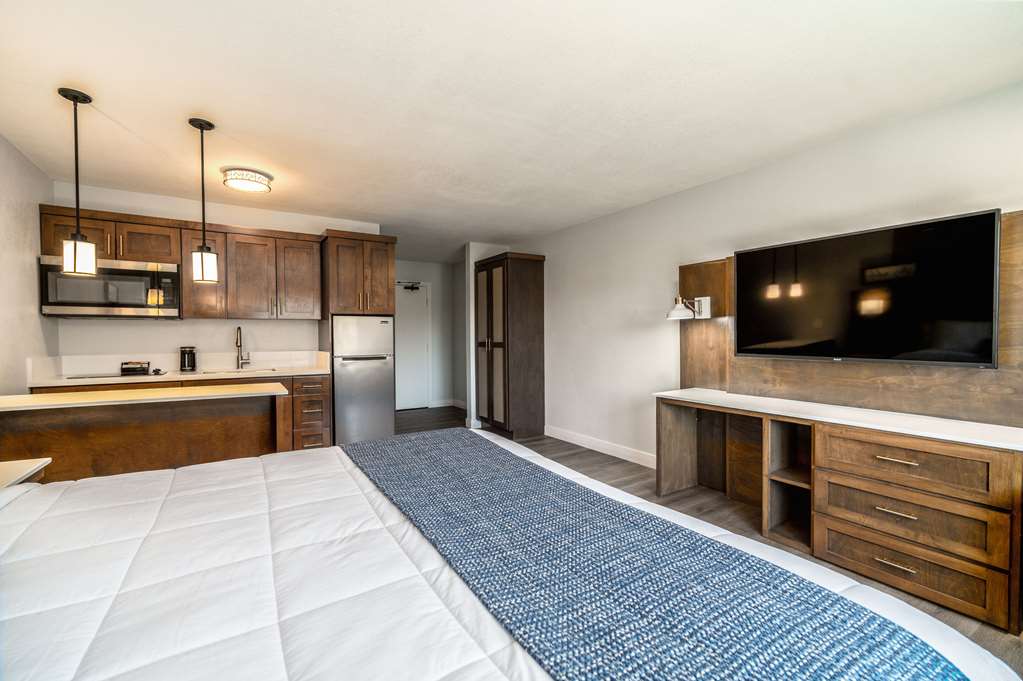 MainStay Suites Moreno Valley Near March Air Reserve Base - photo 10