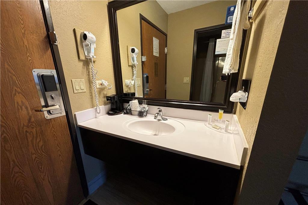 Super 8 by Wyndham McLean Bloomington SW - photo 15