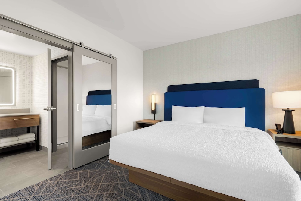 Hampton Inn & Suites by Hilton Corona - photo 9