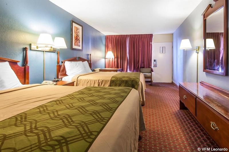 Econo Lodge Cleveland - photo 10