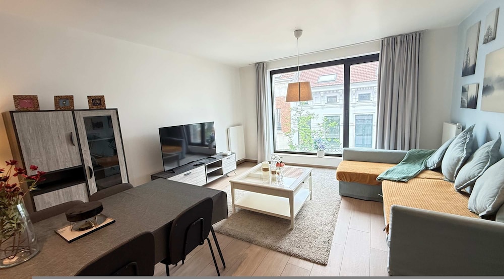 Spacious 3BR 2 5 BA Near Diamond District by Oneluxstay in Antwerpen, Belgium