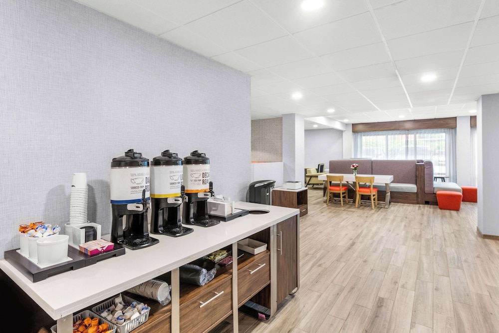 Hampton Inn Knoxville Airport - photo 36