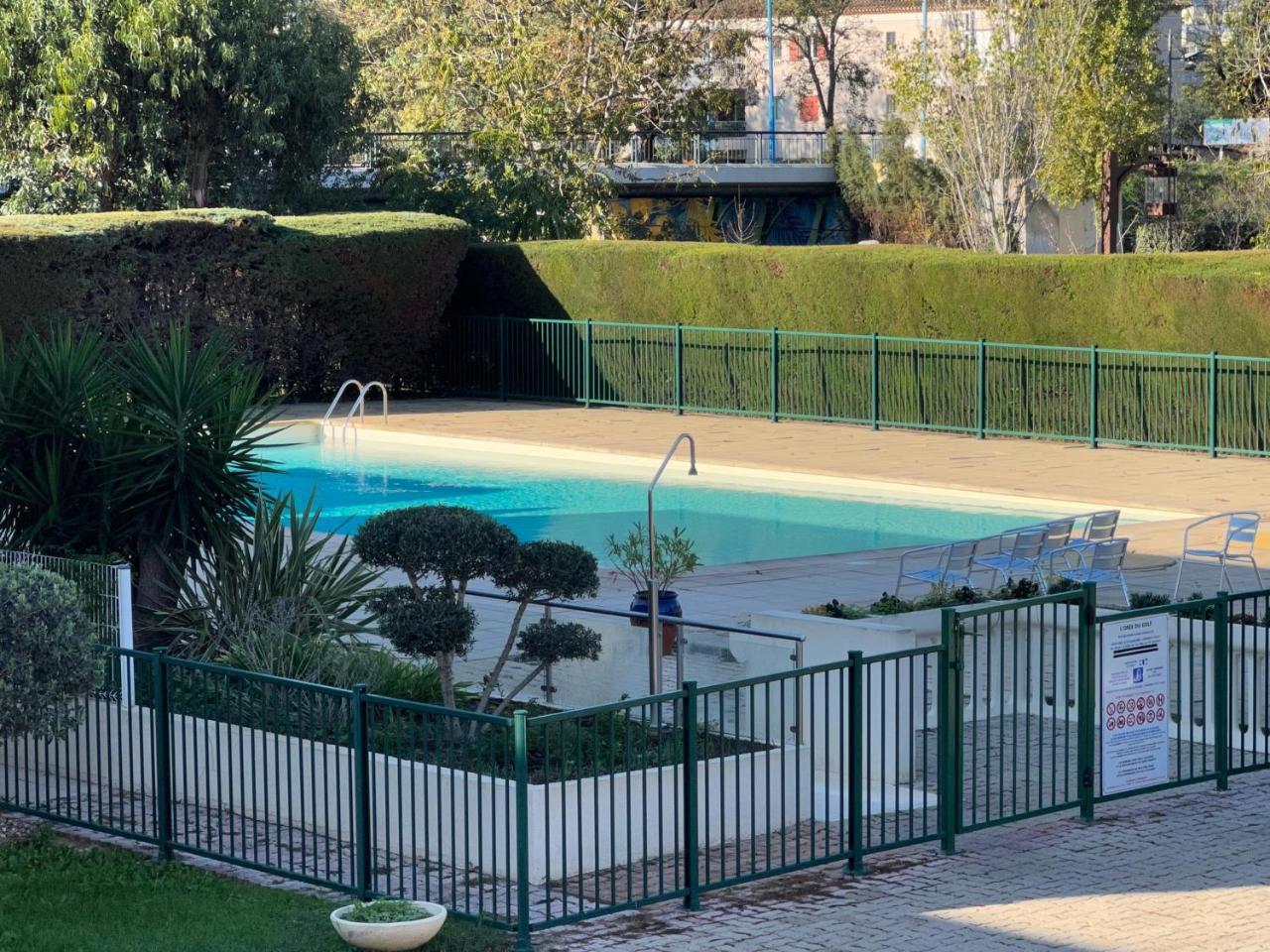 T2 Avec Veranda Et Piscine a Mandelieu la Napoule — 4-Star Luxury Hotel in Mandelieu-La-Napoule, France