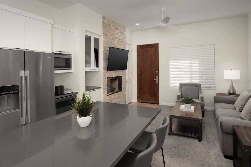 Embassy Suites La Quinta Hotel & Spa - photo 25