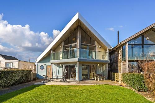 Le Var Beachfront home in Bracklesham Bay — 4-Star Luxury Hotel in Chichester, United Kingdom