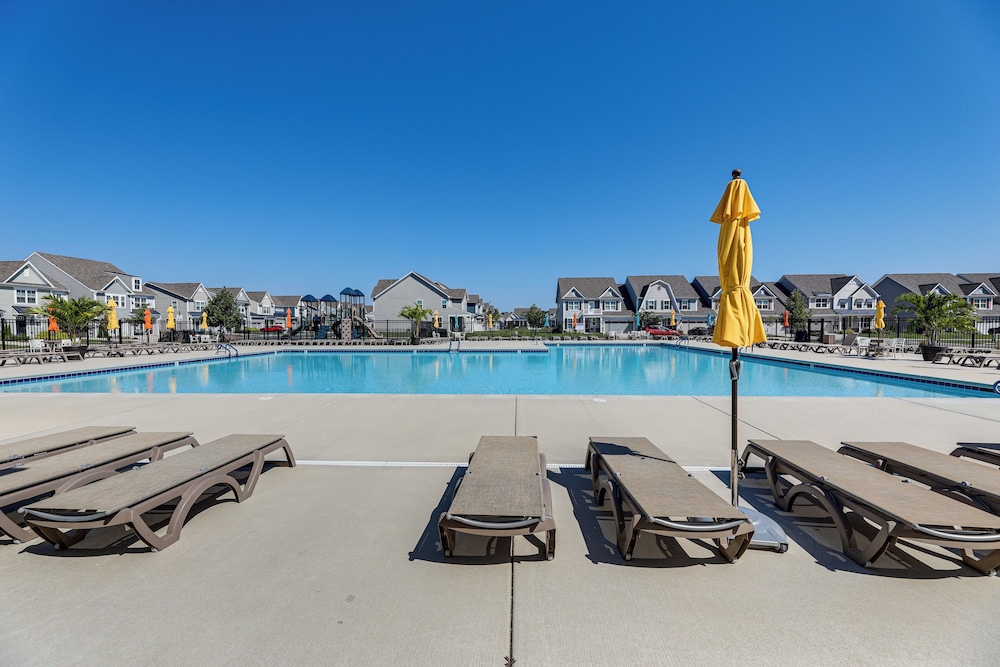 5 Mi to Bethany Beach: Resort style Gem w Pools — hotel in Millville