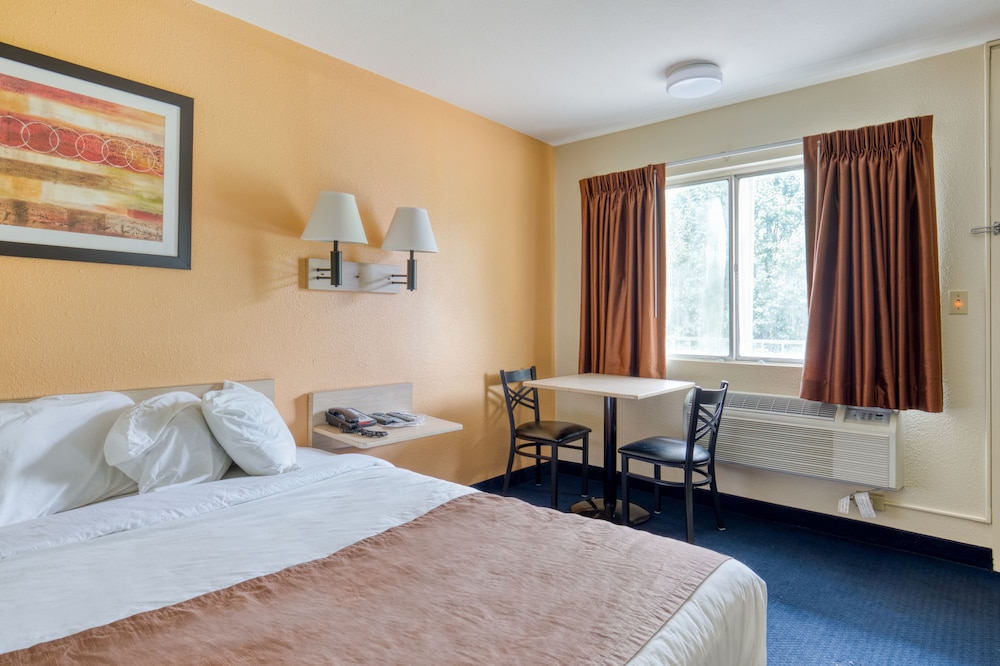 Days Inn by Wyndham New Philadelphia - photo 14