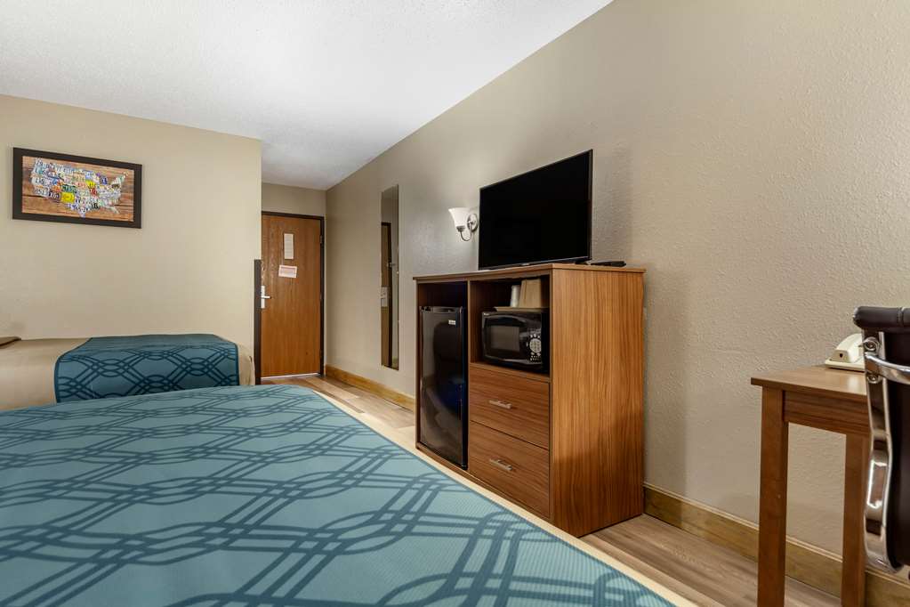 Econo Lodge Hays I 70 - photo 19