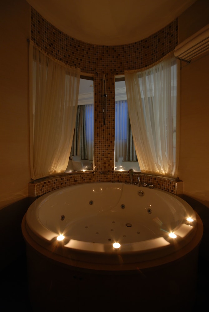 Jetted Tub