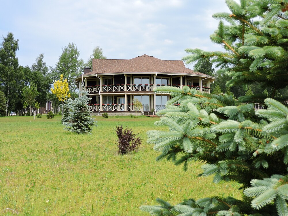 Zagorodnyj otel Vazuza Country Club Recreation Camp in Tver, Russia