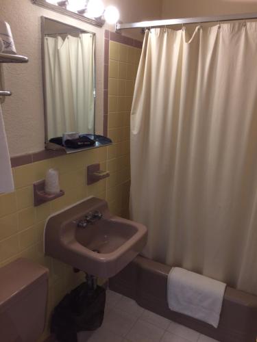 Crystal Sands Motel - photo 25