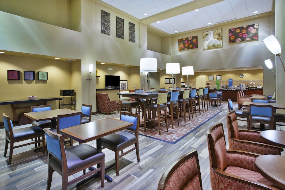 Hampton Inn & Suites Wichita Northeast - photo 24