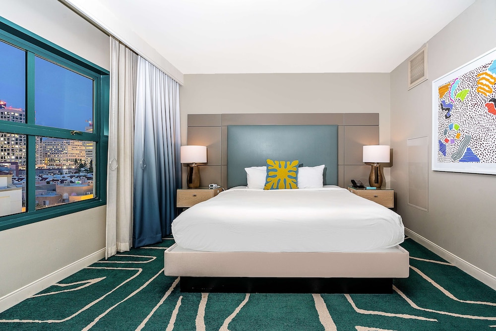 Embassy Suites by Hilton San Diego Bay Downtown - photo 22