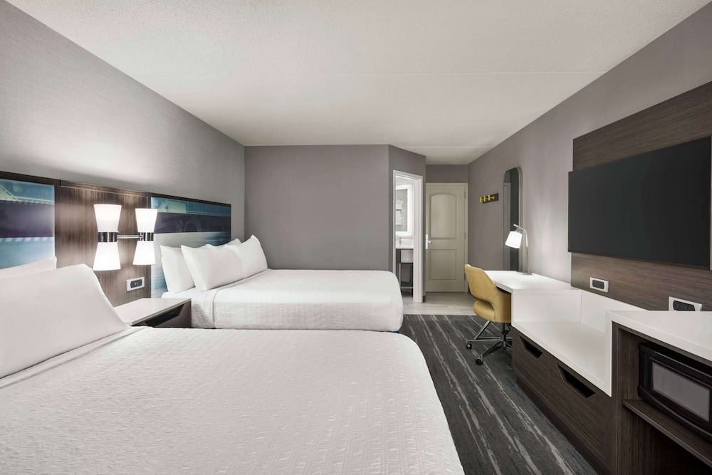 Hampton Inn Chicago O'Hare International Airport - photo 14