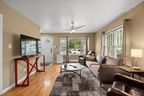 Bo S Big Green Charming Retreat Hot Tub Games — Billings