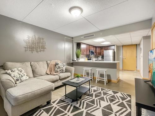 Huge 2Br Apt Next To Wells Fargo Freeparking — 4-Star Luxury Hotel in Des Moines, United States