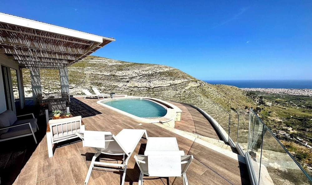 Villa Olimpo — 4-Star Luxury Hotel in Avola, Italy