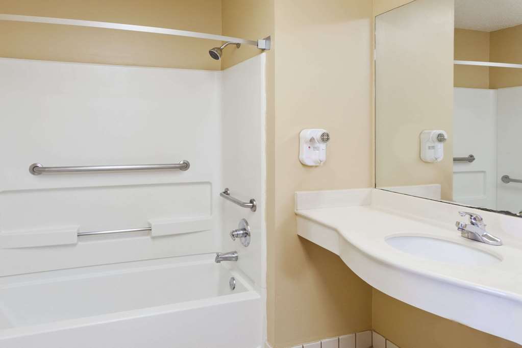 Super 8 by Wyndham Ft. Oglethorpe GA Chatt TN Area - photo 7
