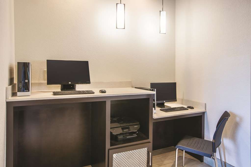 La Quinta Inn & Suites by Wyndham Hattiesburg I 59 - photo 29