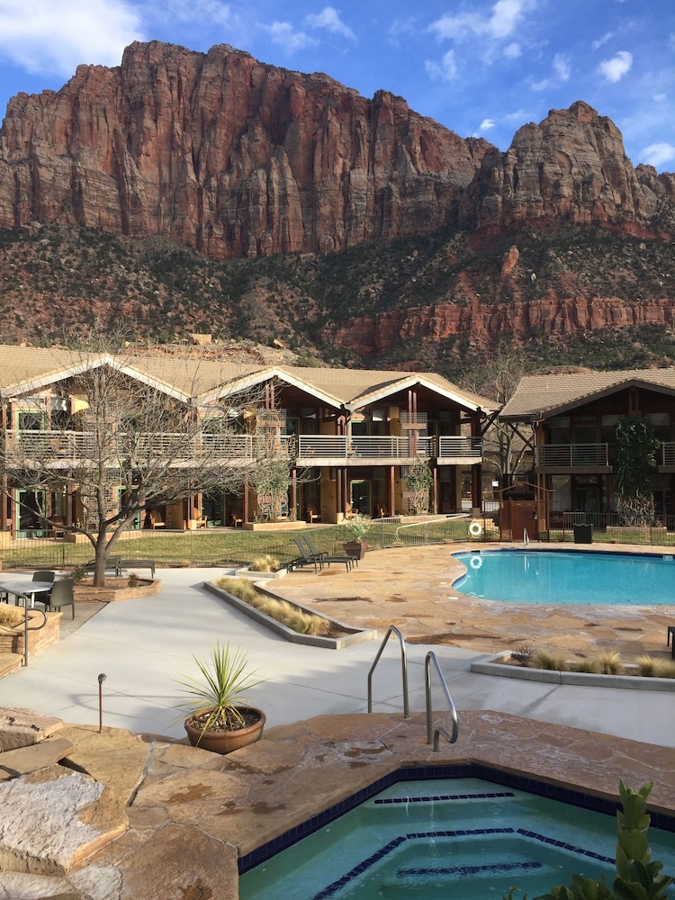 Desert Pearl Inn - photo 21