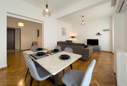 Mihail Voda Spacious 107sqm Apt in Athens — 4-Star Luxury Hotel in Athens, Greece