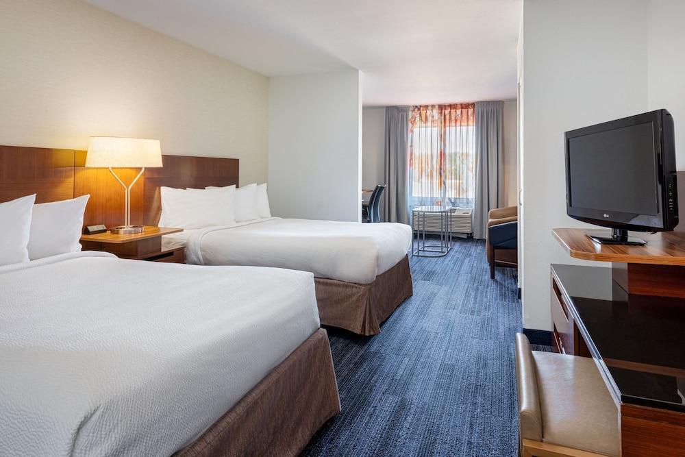 Fairfield Inn & Suites by Marriott Smithfield Selma I 95 - photo 18