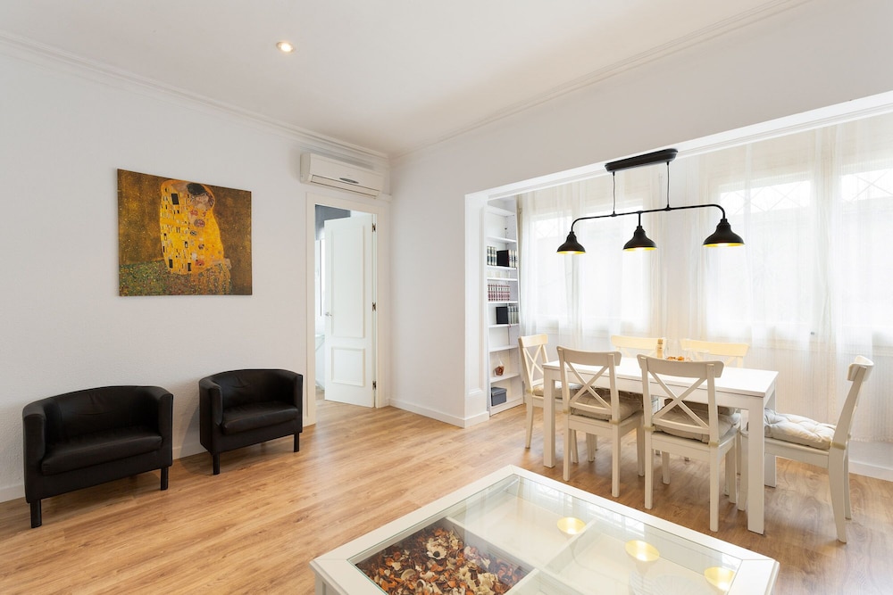 Stay U nique Apartments Mallorca II — 4-Star Luxury Hotel in Barcelona, Spain
