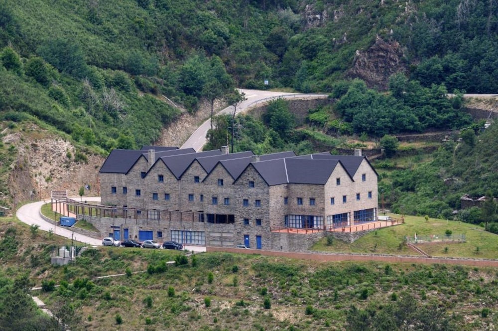 Inatel Piódão Hotel - carbon neutral hotel in Arganil