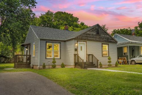 Relax and Cool near Fastnight Park in Springfield, United States