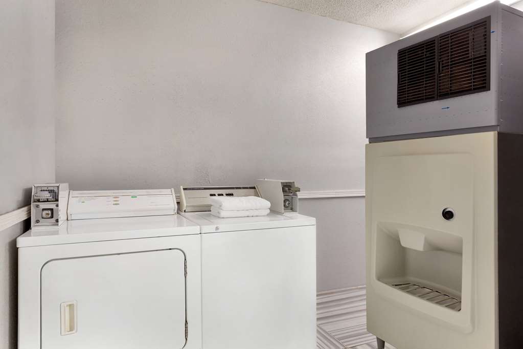 Days Inn by Wyndham Kansas City International Airport - photo 34