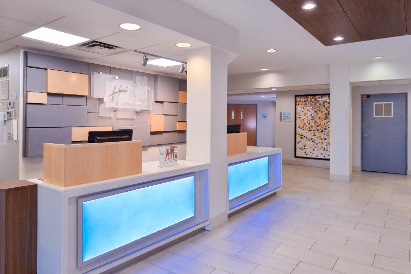 Holiday Inn Express Hotel & Suites Southfield Detroit - photo 3