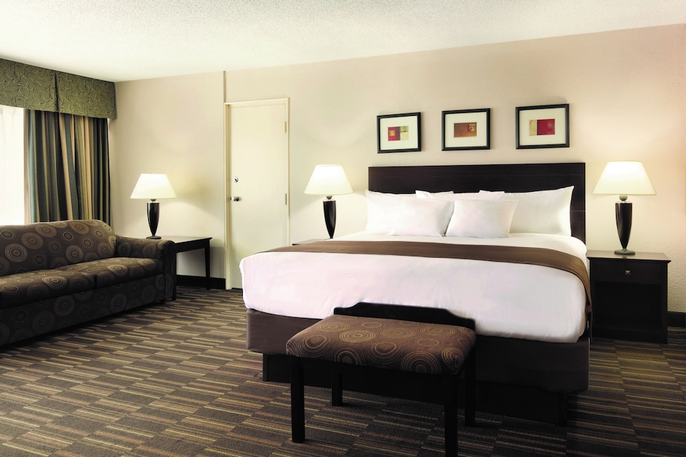 Radisson Hotel Louisville North - photo 10