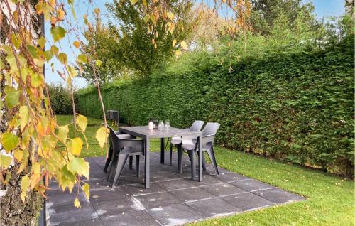 Pet Friendly Home In Heinkenszand — 4-Star Luxury Hotel in Goes, Netherlands