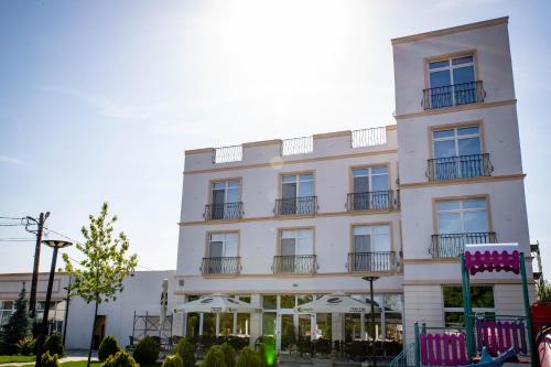 Unique Garden Hotel in Braila, Romania