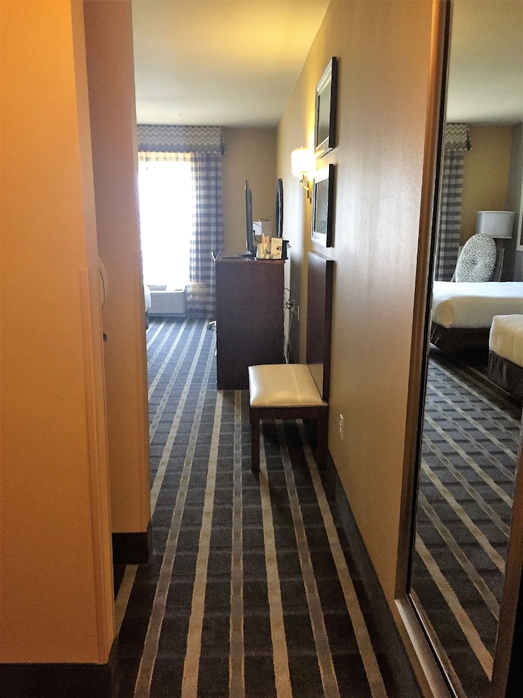 Holiday Inn Express & Suites Perry National Fairground Area #34 by IHG - photo 9