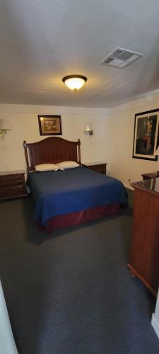 Husker Inn - photo 27