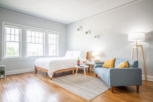 Vibes On Main Modern Chic Studio In Downtown — 4-Star Luxury Hotel in Peoria, United States