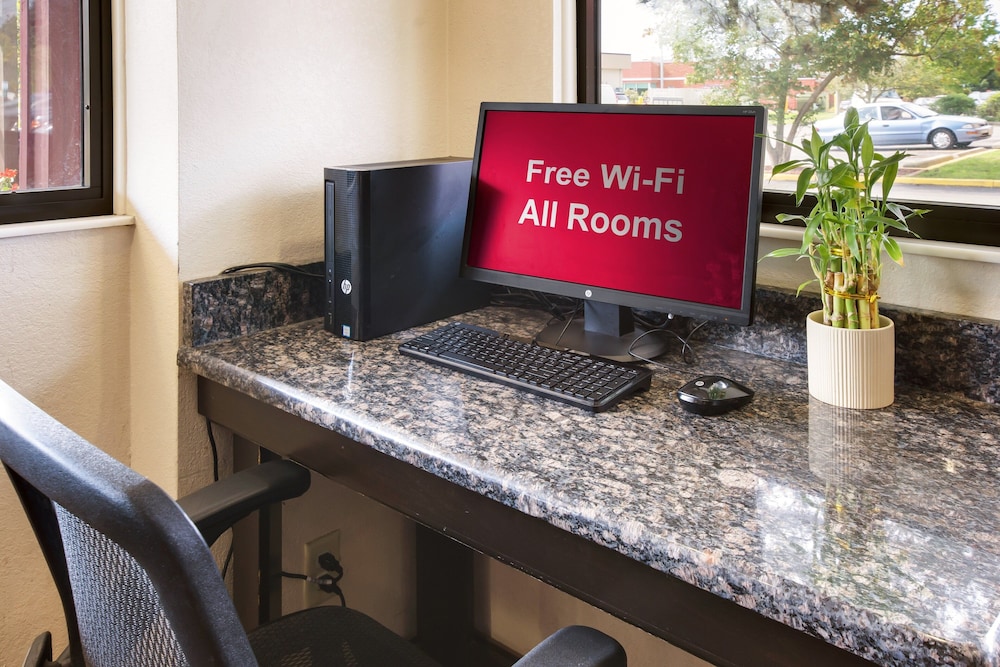 Red Roof Inn Grand Rapids Airport - photo 34