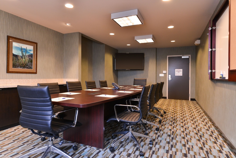Holiday Inn Express & Suites Indio Coachella Valley by IHG - photo 67