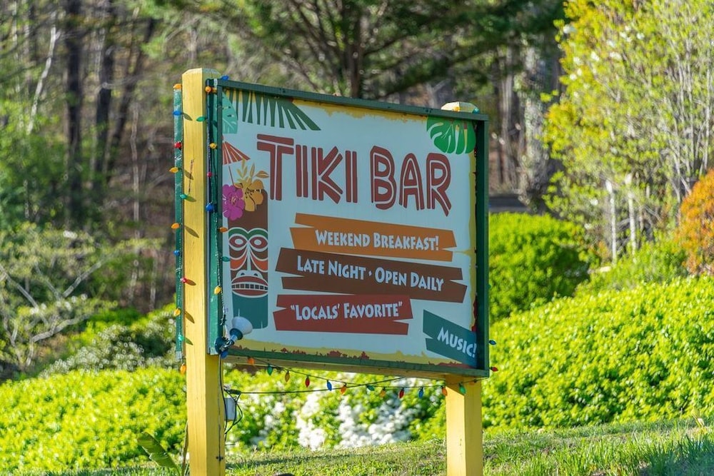 Geneva Hotel & Tiki Bar - photo 71
