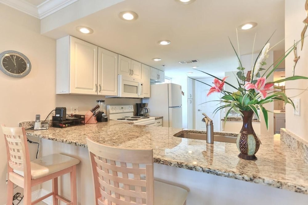 Destin Towers 143 Beach Front 2BR - photo 10