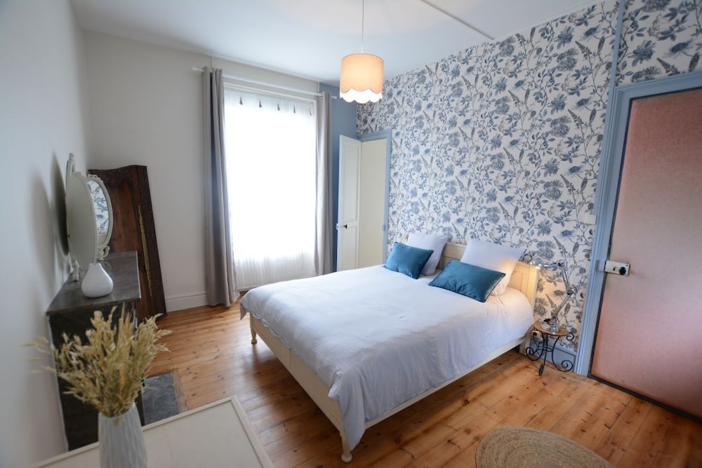 Les Suites Fisel — hotel in Rostrenen