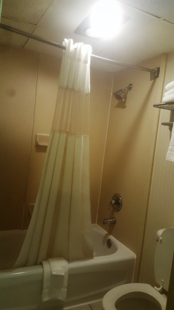 Salina Ambassador Hotel and Conference Center - photo 16