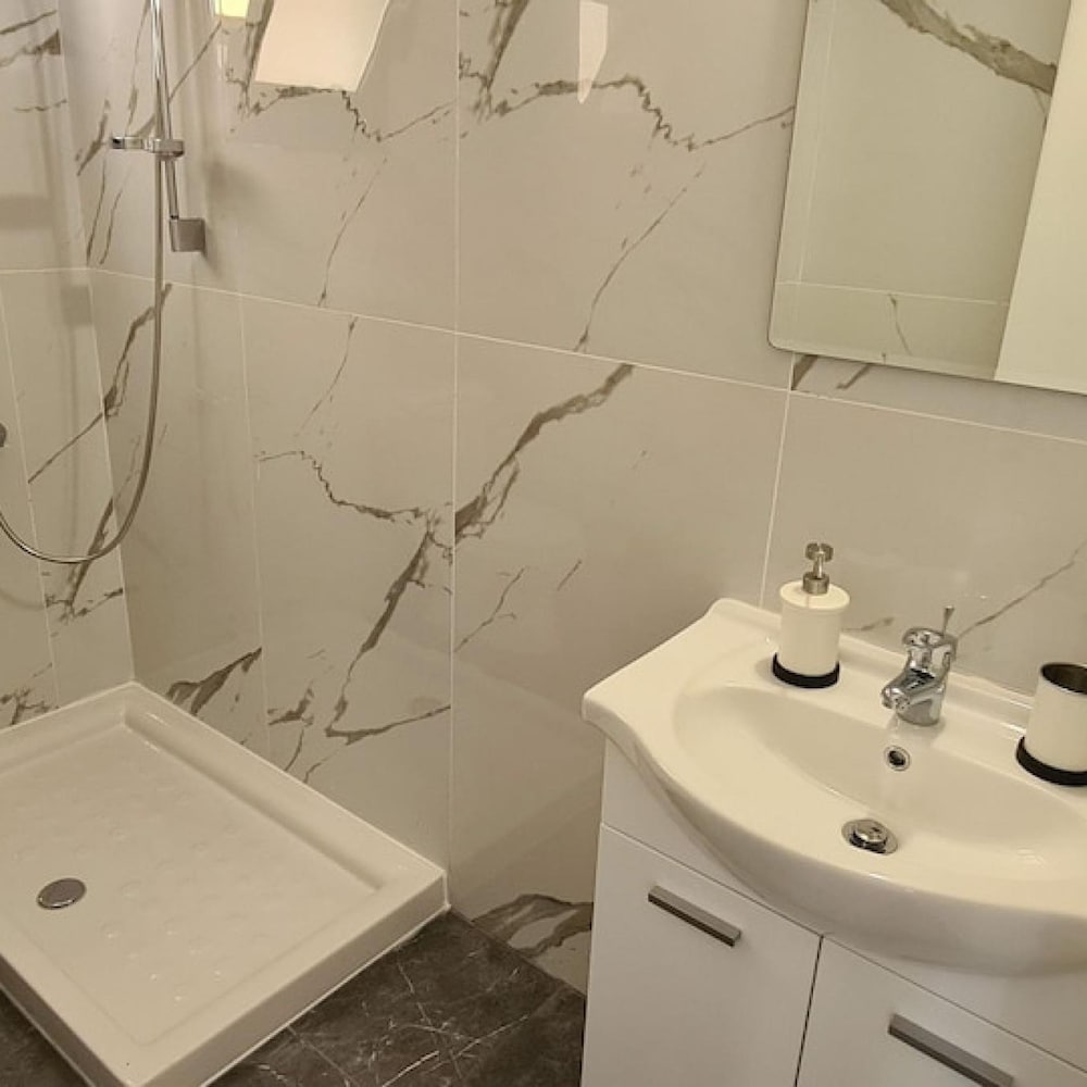 14 AN 113 Nissi Twins Apartment